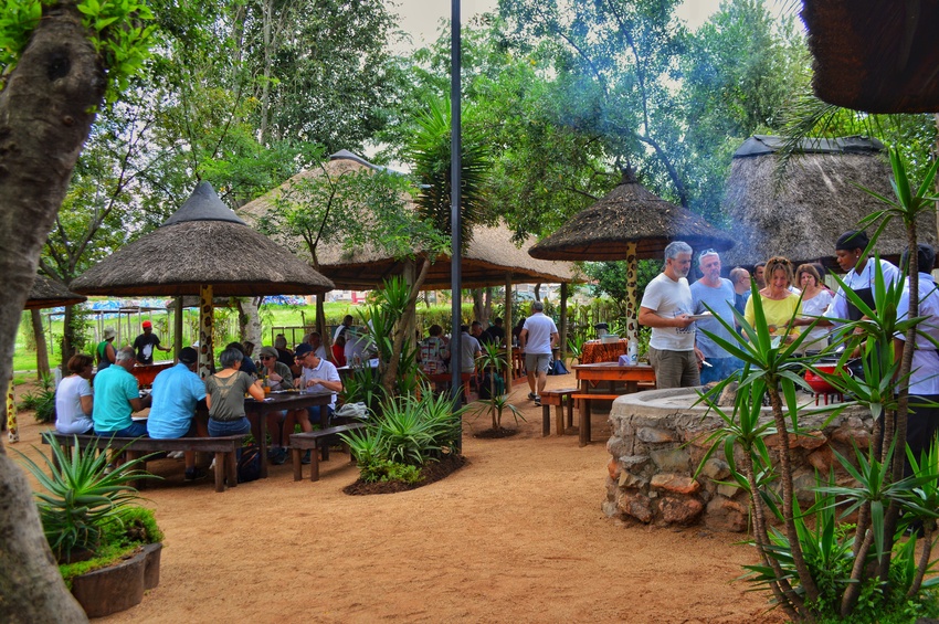 Lebo's Backpackers