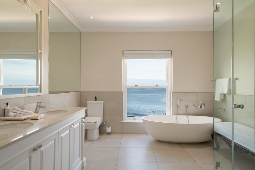 Marine Premier Suite Bathroom